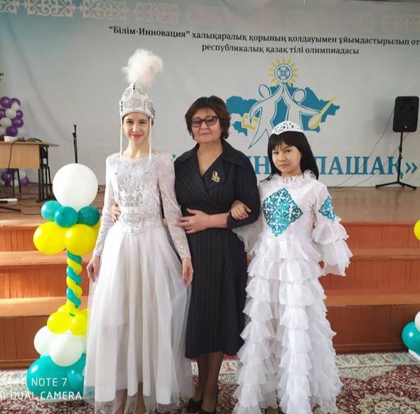 В Республиканской олимпиаде по казахскому языку по Бостандыкскому району в жанре "Вокал" ученица 7б класса Тегжанова Анна заняла 2 место