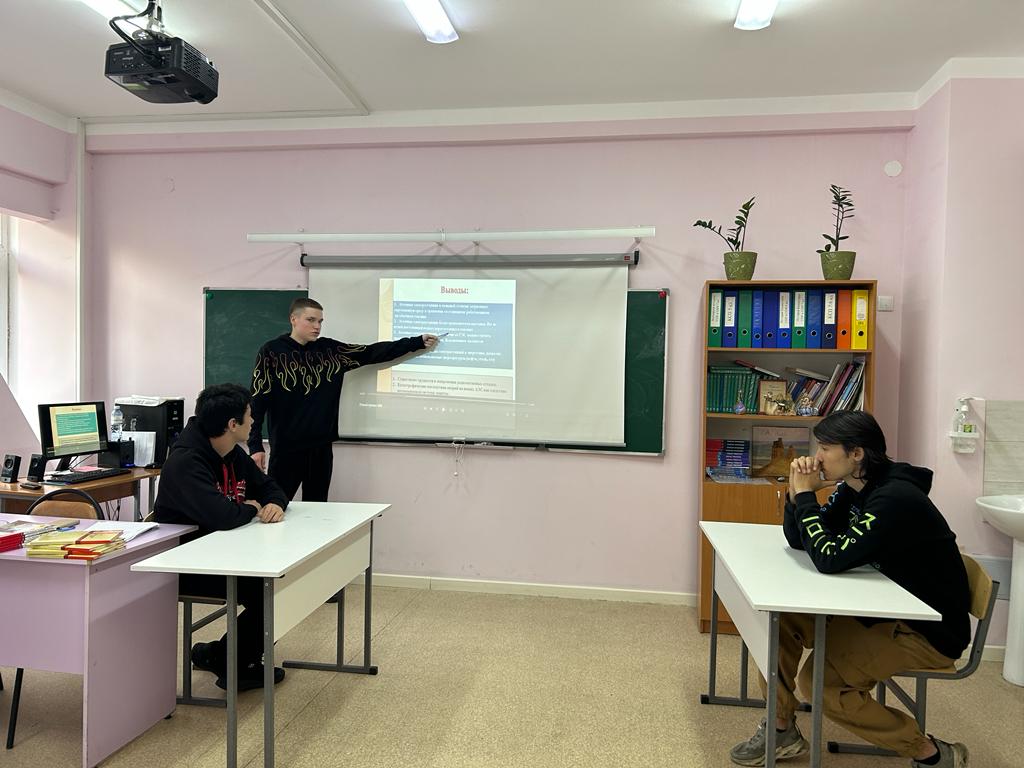 Открытый интегрированный урок по русскому языку и географии был проведен в вечернем отделении 45 школы Бостандыкского района города Алматы.