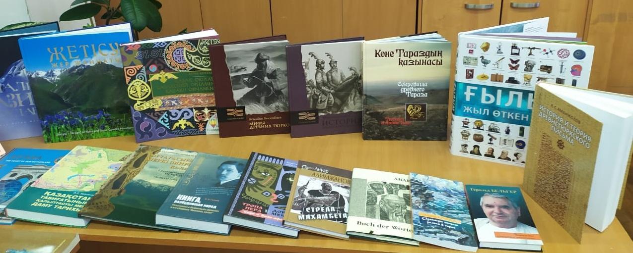 Жаңа кітаптардың келуі. Поступление новых книг.